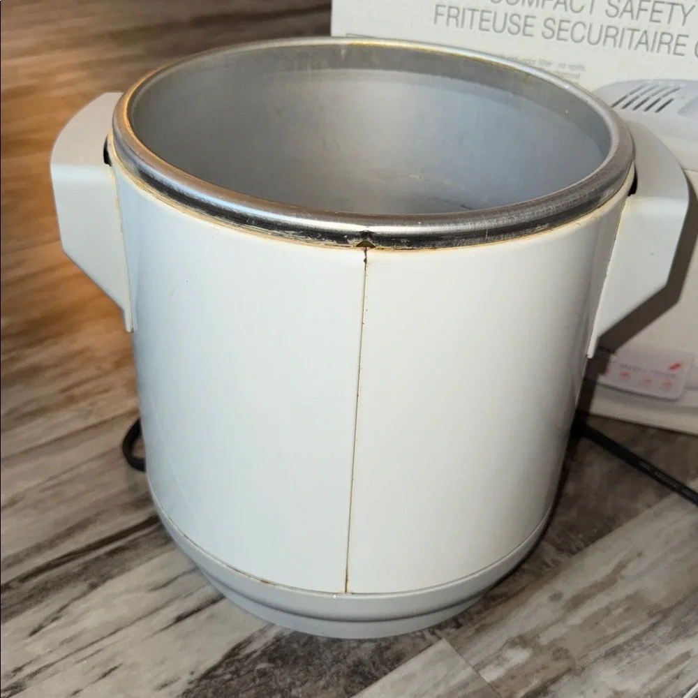 Tefal T-Fal Compact Safety Deep Fryer White 1 qt oil safety safety filter lid